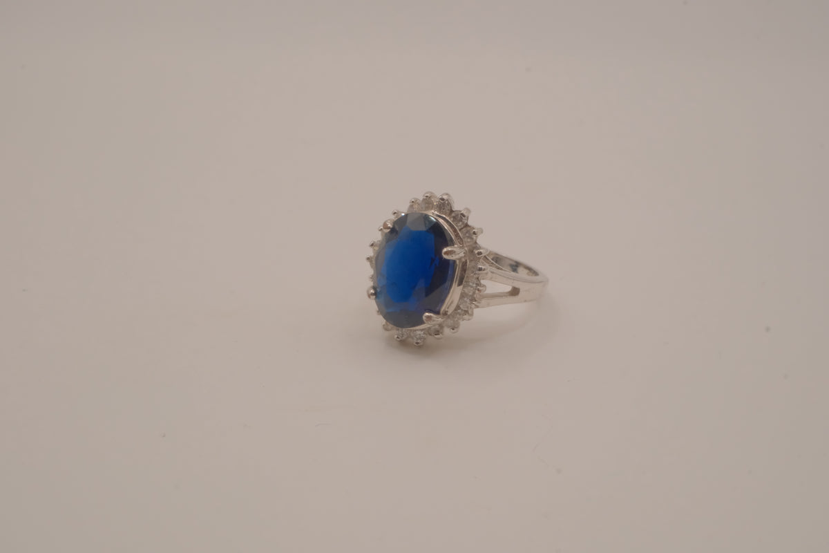 Vintage Avon "Majestic Princess" cocktail ring