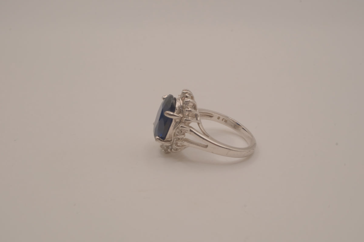 Vintage Avon "Majestic Princess" cocktail ring