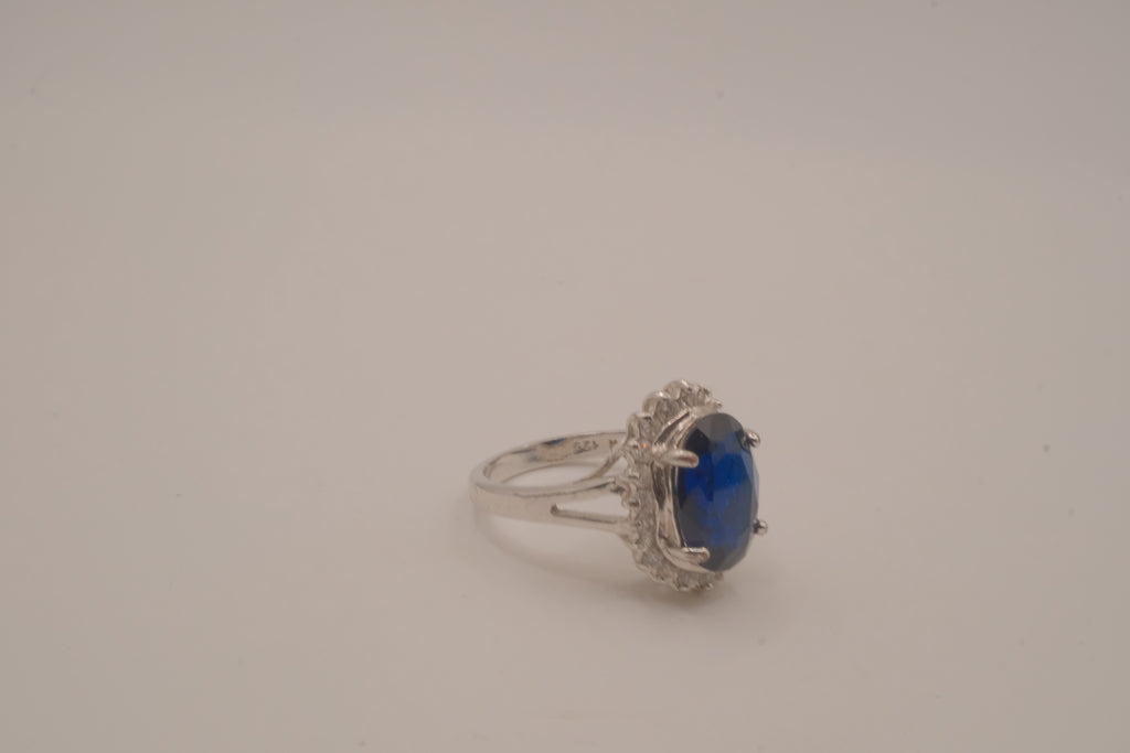 Vintage Avon "Majestic Princess" cocktail ring