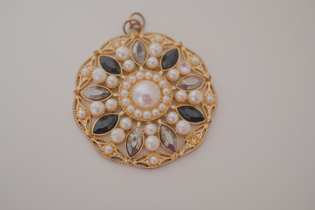 Vintage circular filigree pendant&nbsp;