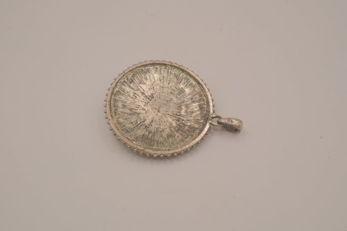 Vintage filigree medallion pendant&nbsp;