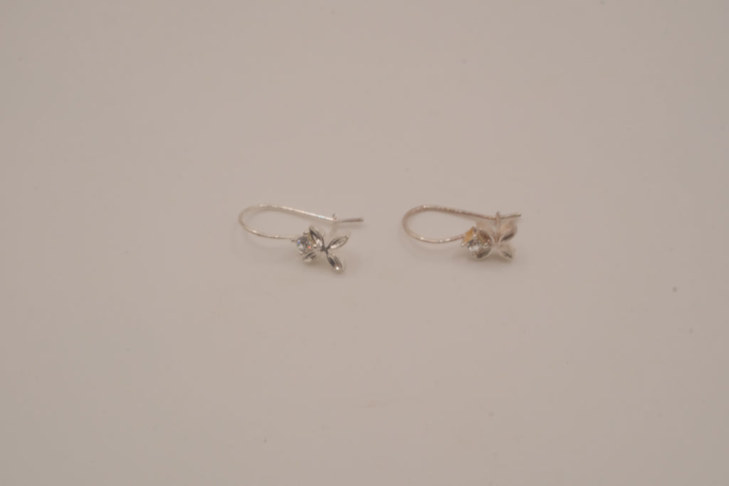 Vintage Avon dainty floral dangle earrings