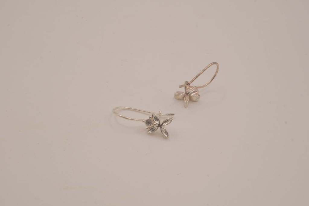 Vintage Avon dainty floral dangle earrings