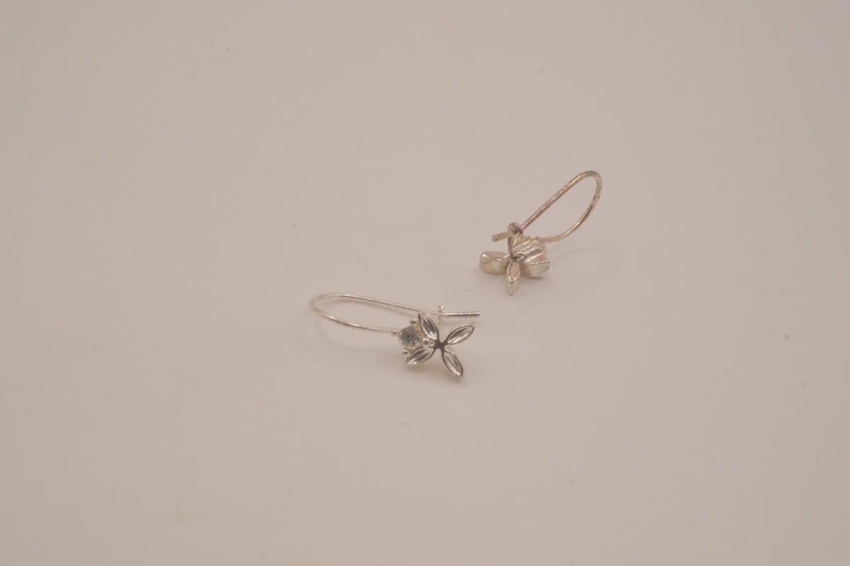Vintage Avon dainty floral dangle earrings
