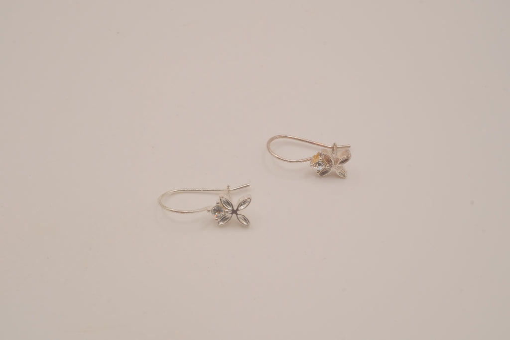 Vintage Avon dainty floral dangle earrings