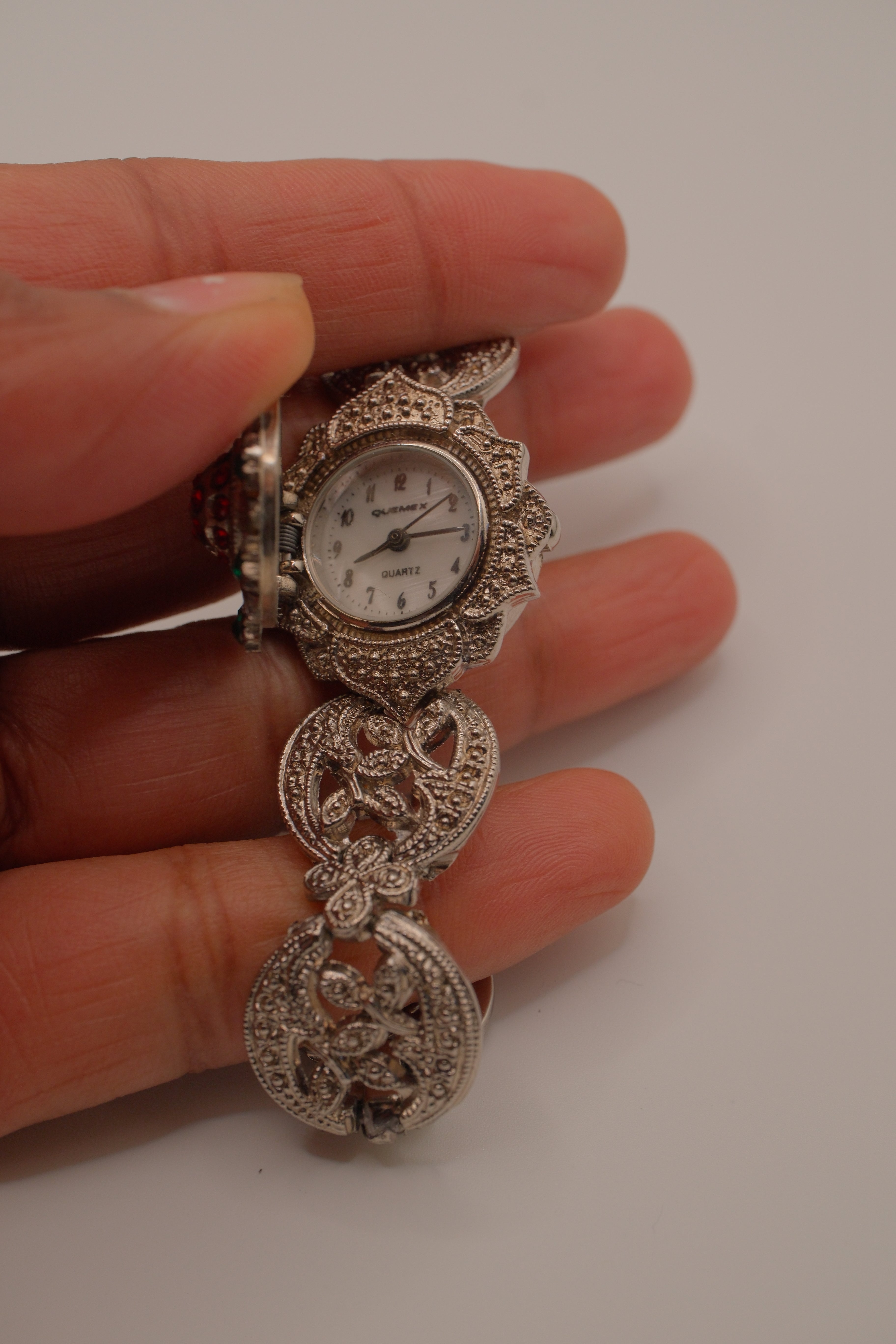 Vintage Quemex quartz locket watch