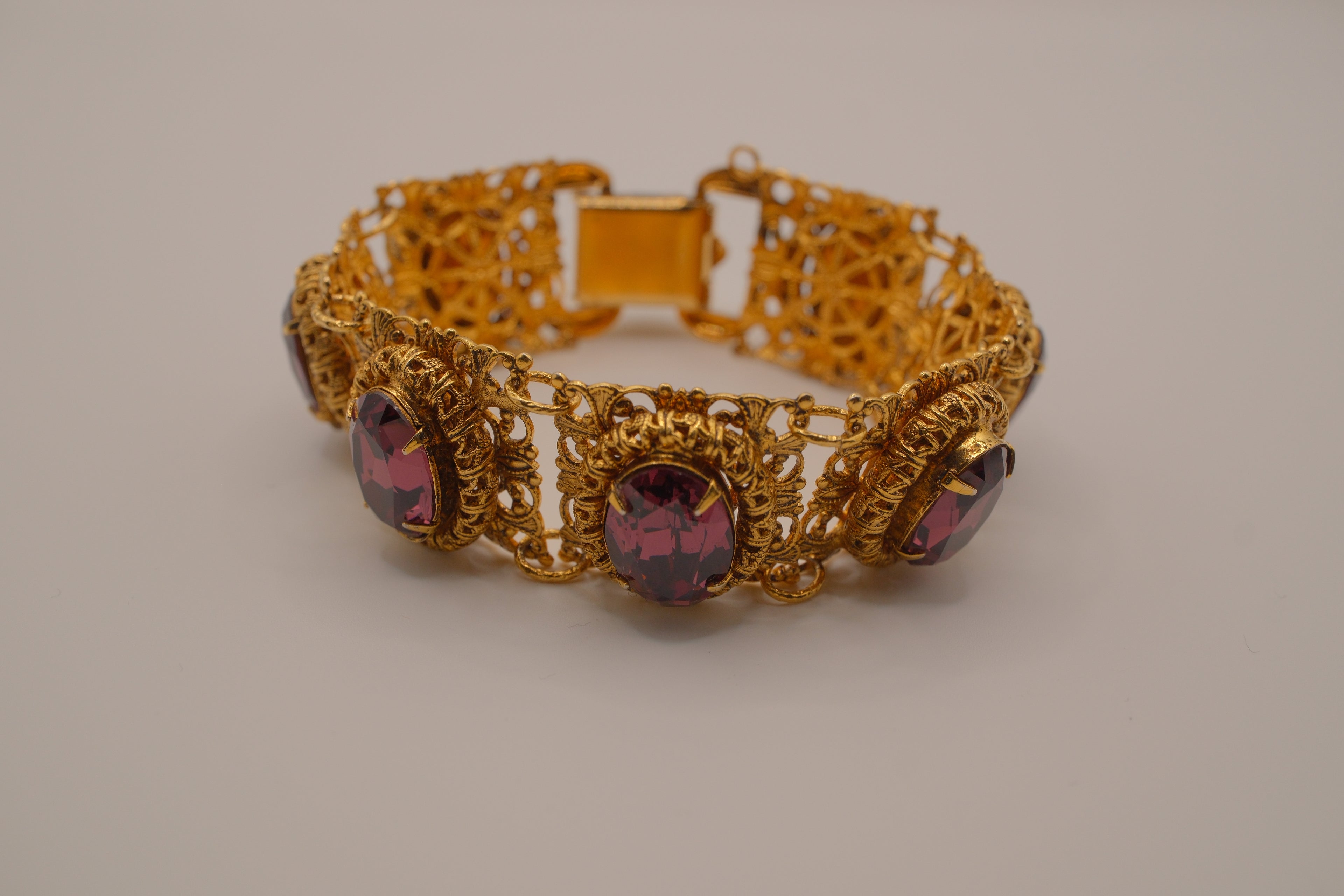 Vintage 1950s gold-tone Oval cut Purple stone panel bracelet
