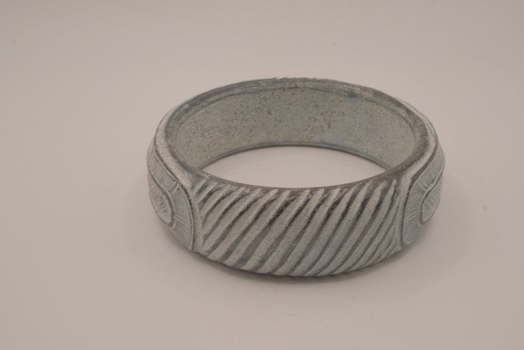 Ancient carved chlorite bangle bracelet