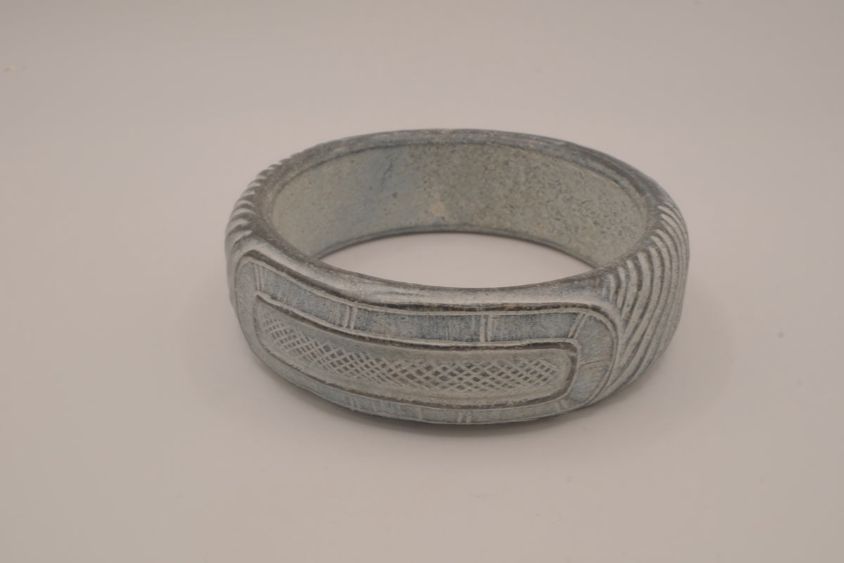Ancient carved chlorite bangle bracelet