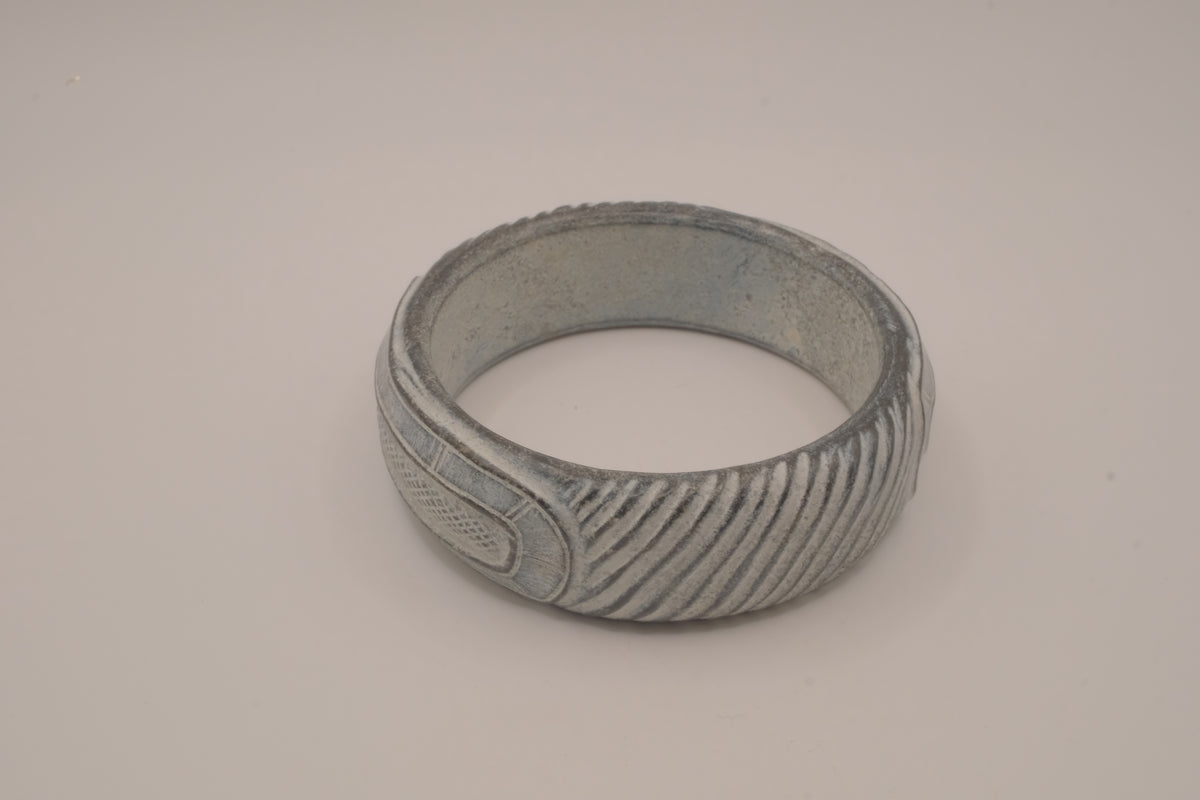 Ancient carved chlorite bangle bracelet