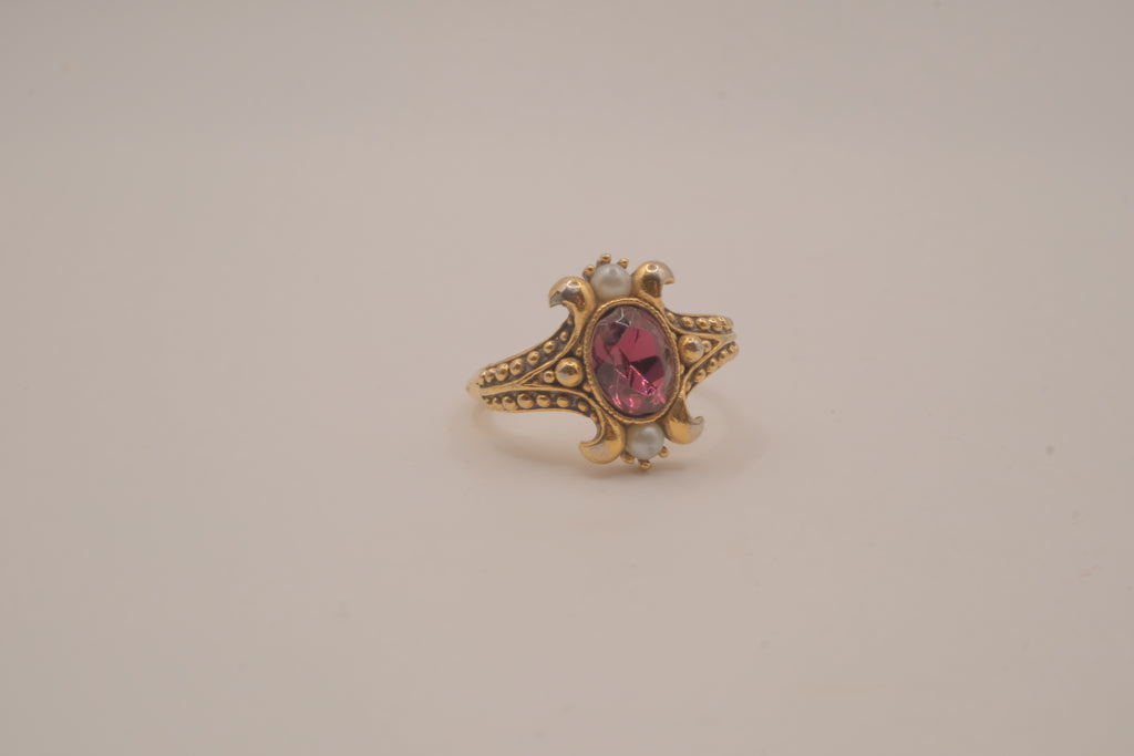 Vintage 1974 Avon "Queensbury" ring