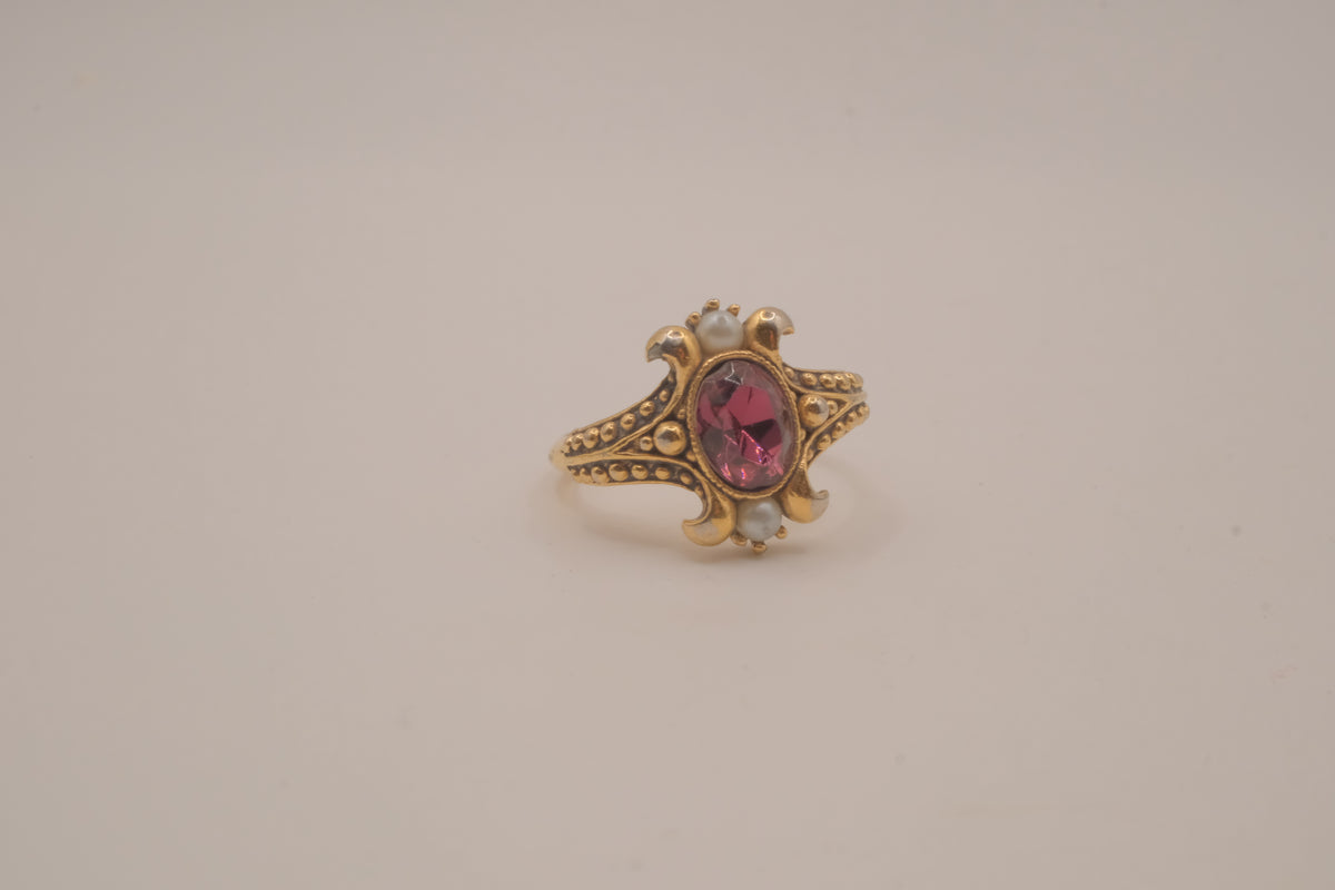 Vintage 1974 Avon "Queensbury" ring