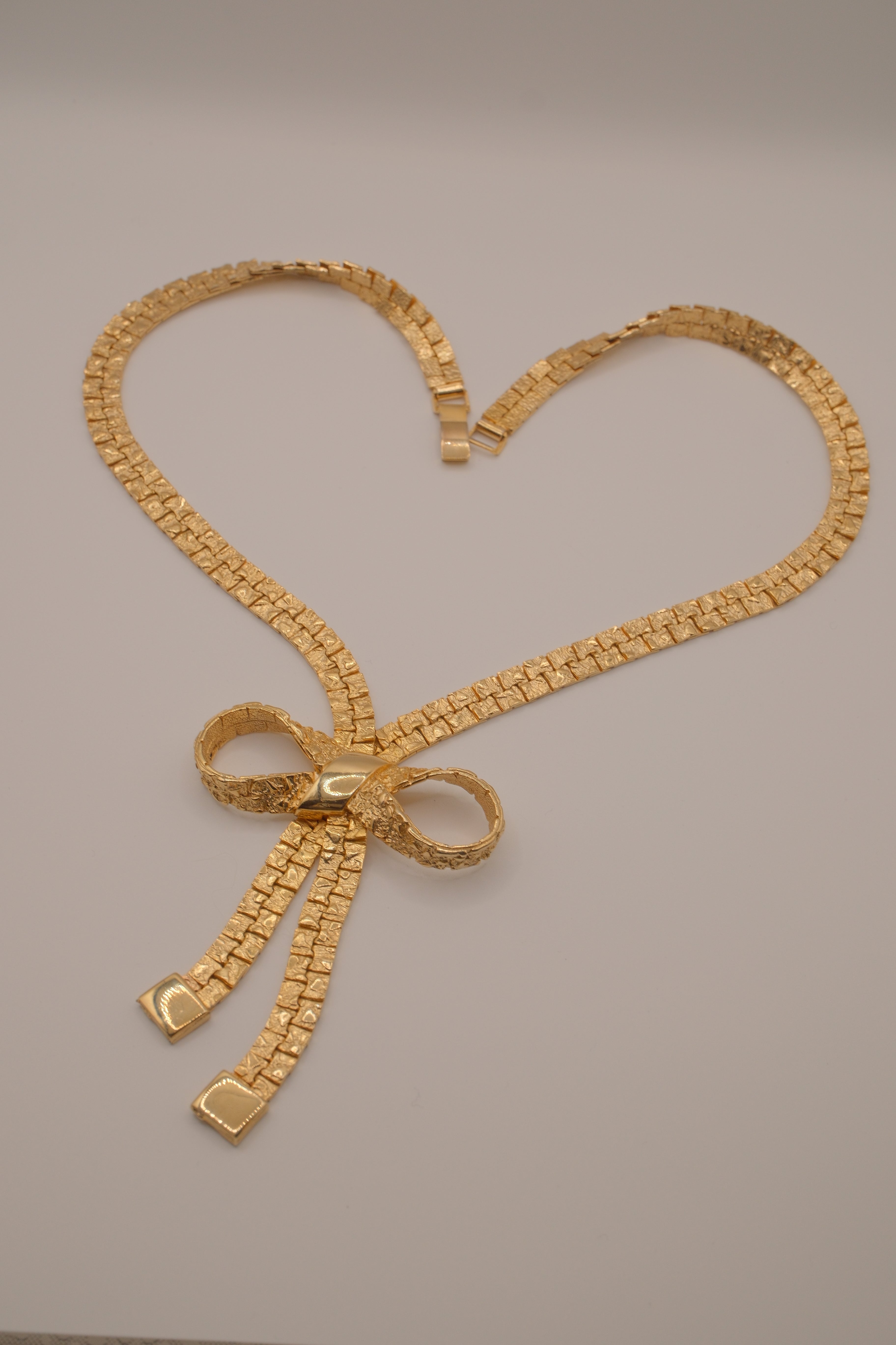 Vintage gold-tone bow necklace