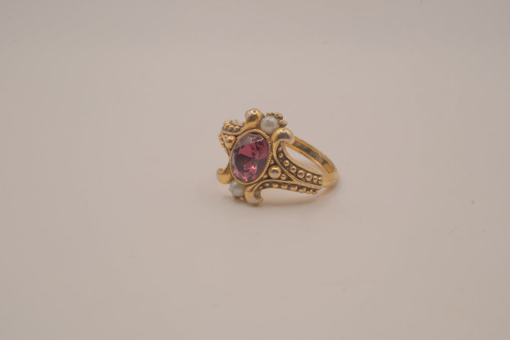 Vintage 1974 Avon "Queensbury" ring
