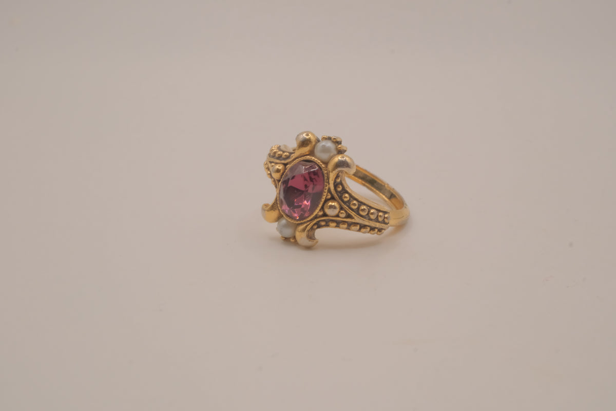 Vintage 1974 Avon "Queensbury" ring