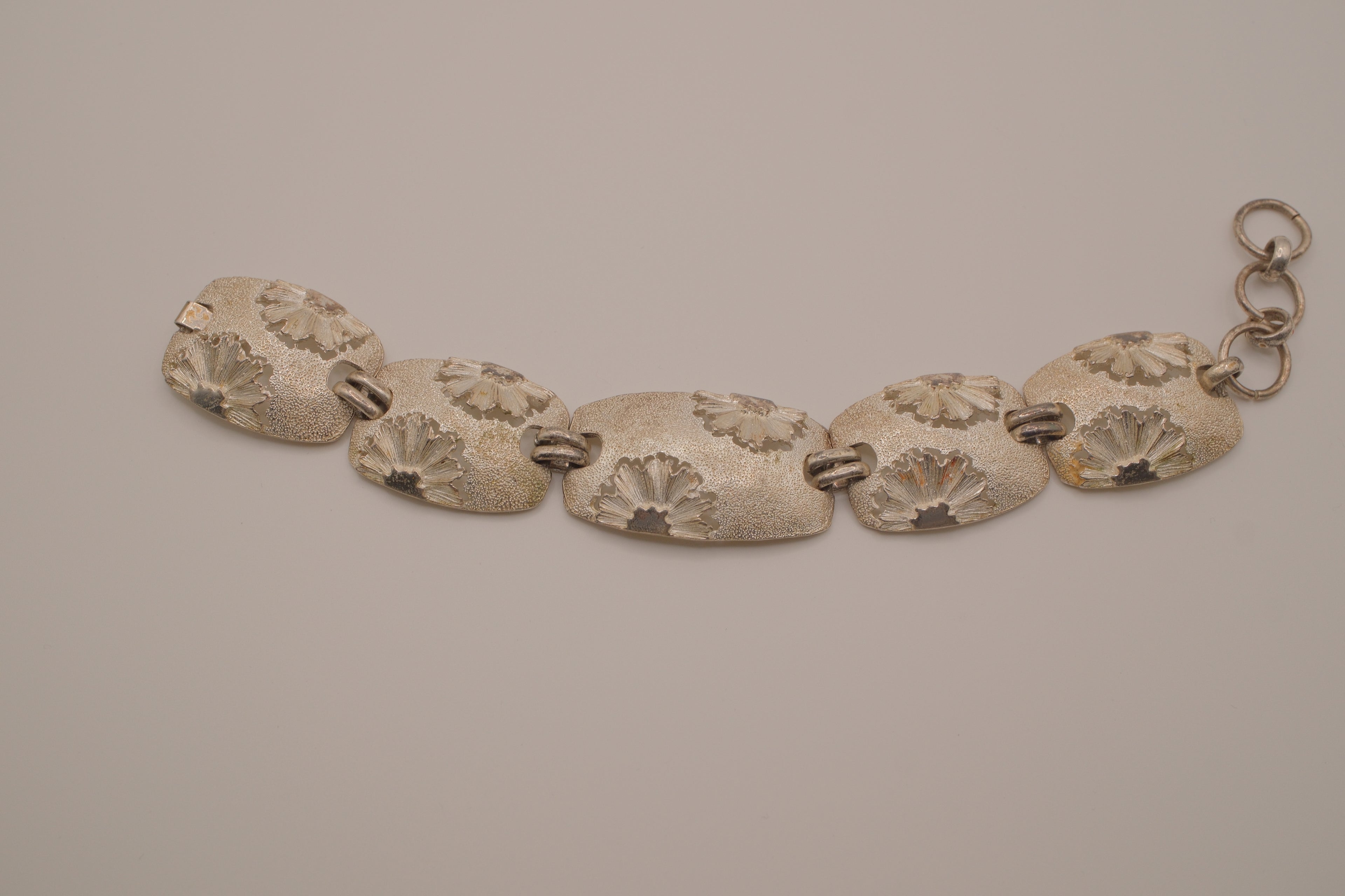 Vintage silver-tone flower panel link bracelet