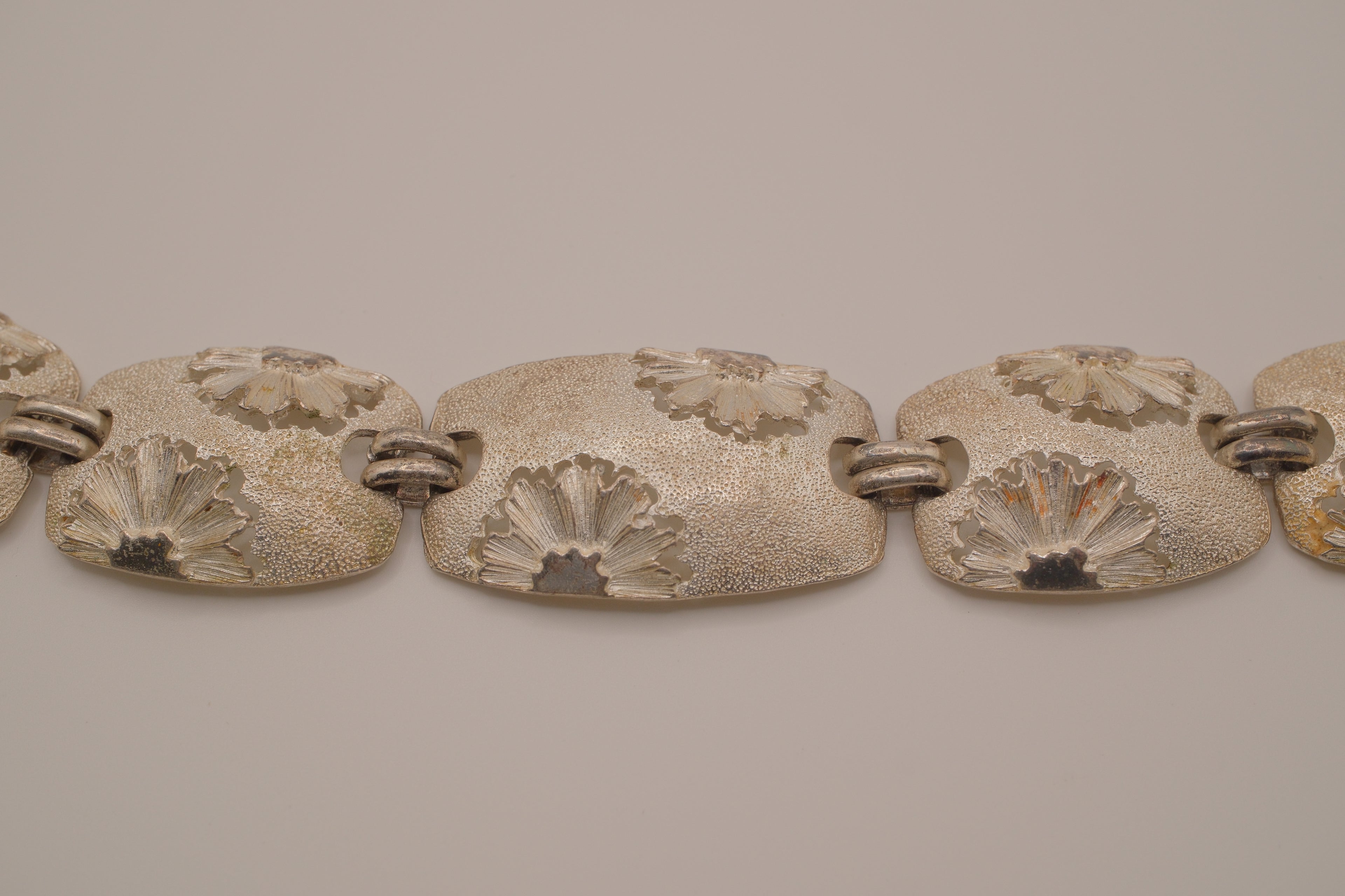 Vintage silver-tone flower panel link bracelet