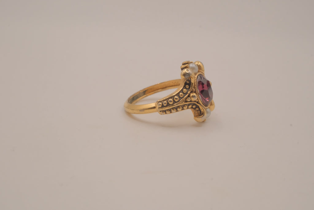 Vintage 1974 Avon "Queensbury" ring