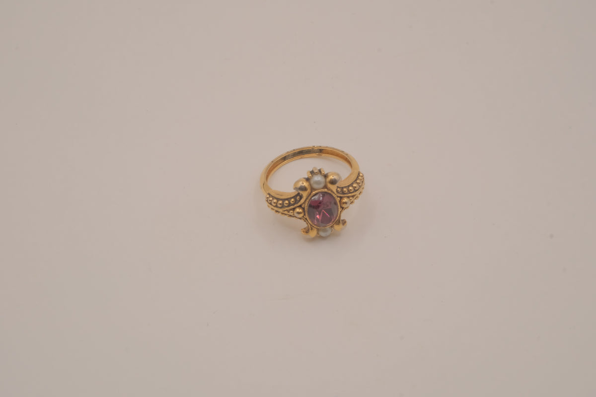 Vintage 1974 Avon "Queensbury" ring