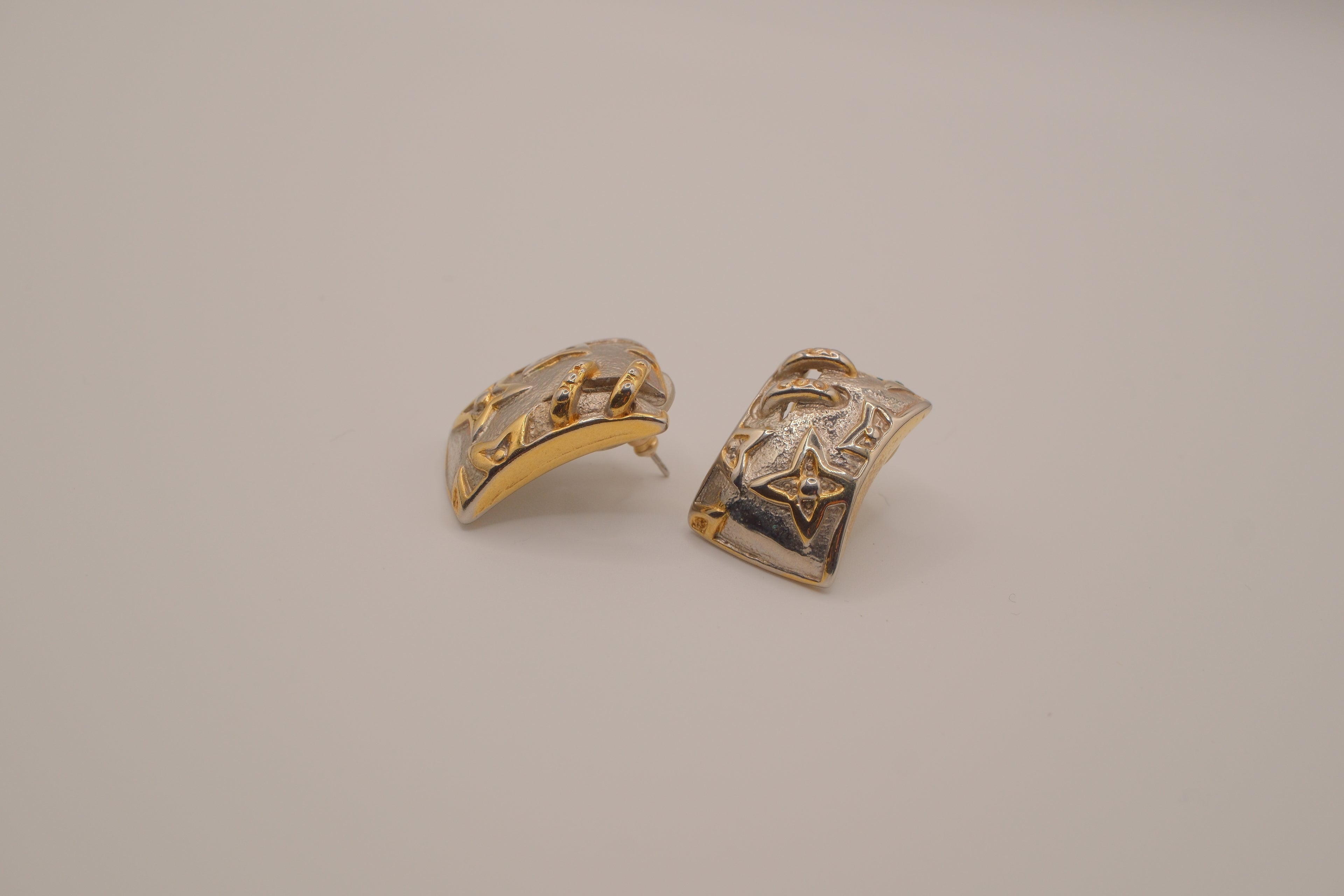 Vintage two-tone brutalist-style earring
