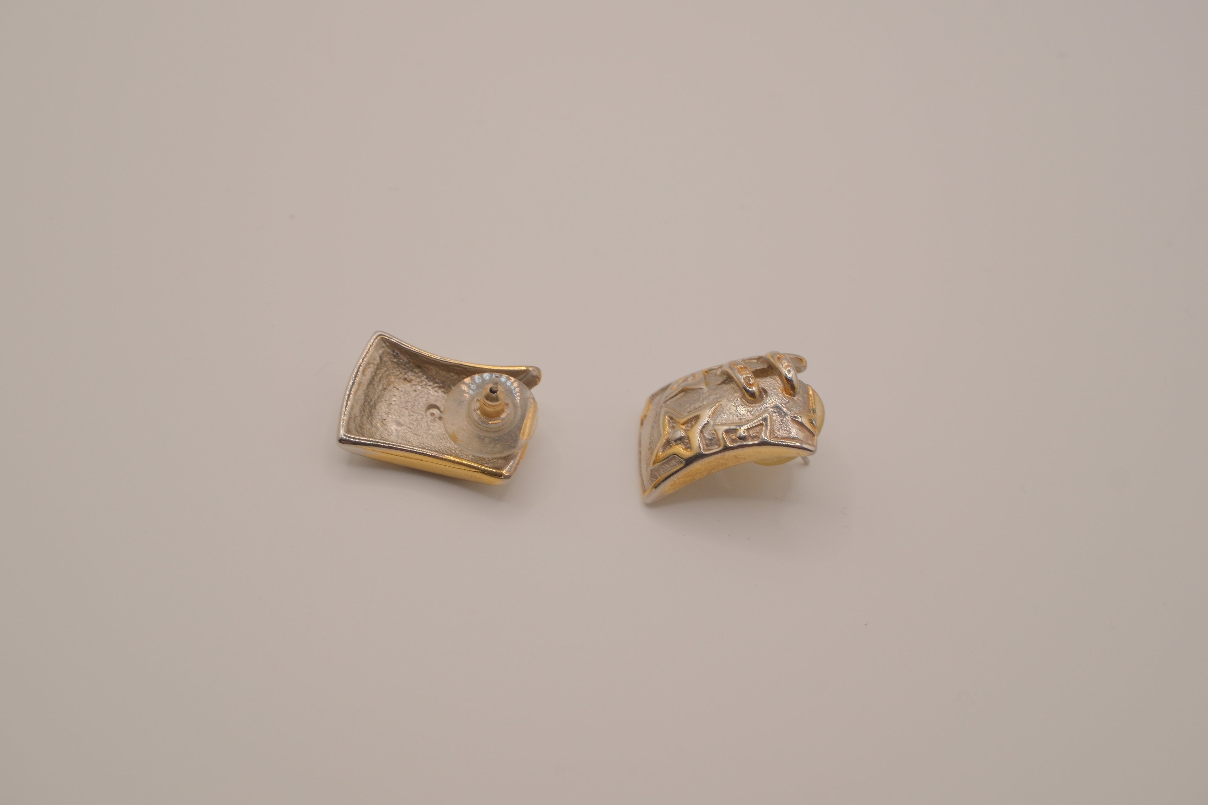 Vintage two-tone brutalist-style earring