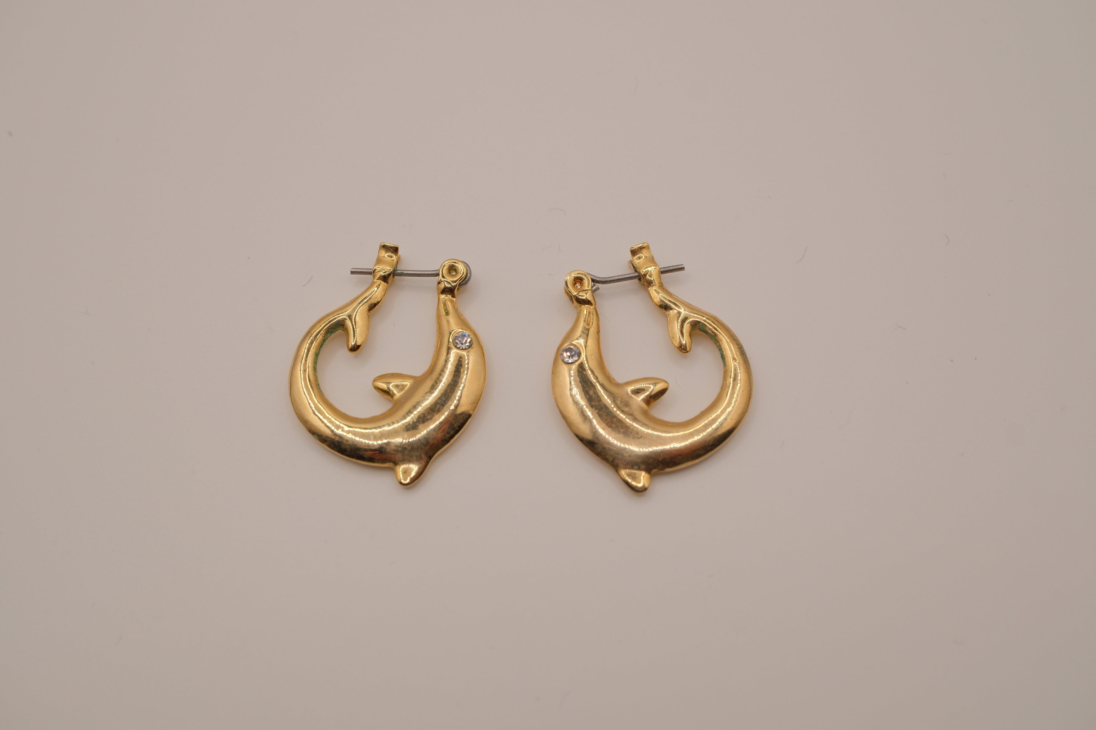 Vintage yellow gold dolphin hoop earring