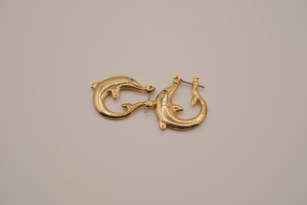 Vintage yellow gold dolphin hoop earring