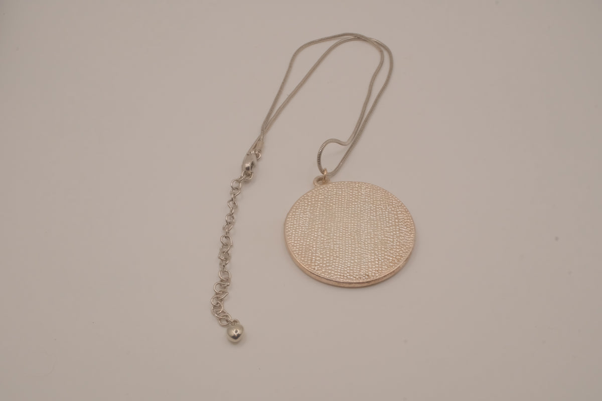 Vintage silver-tone abstract round pendant necklace