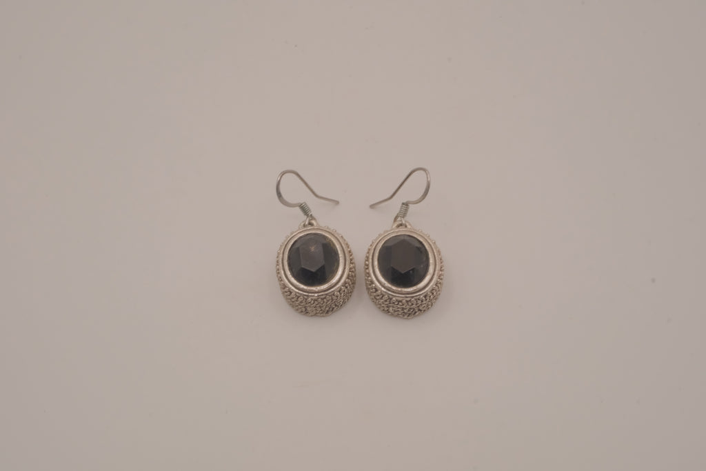 Silver tone Oval black stone earring