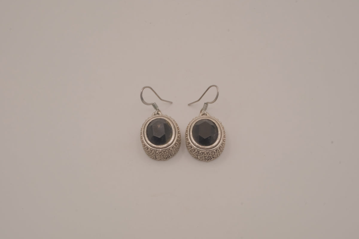 Silver tone Oval black stone earring