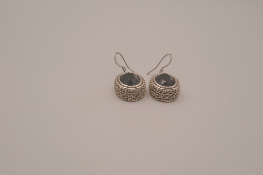 Silver tone Oval black stone earring