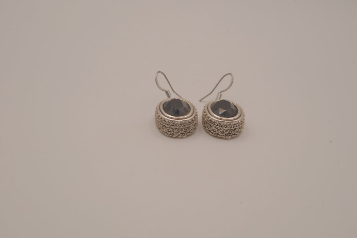 Silver tone Oval black stone earring