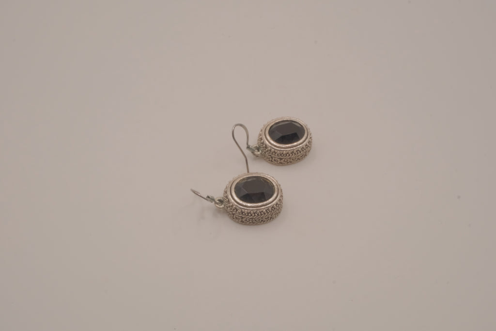 Silver tone Oval black stone earring