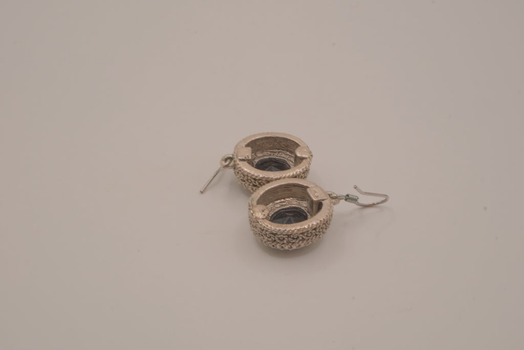 Silver tone Oval black stone earring