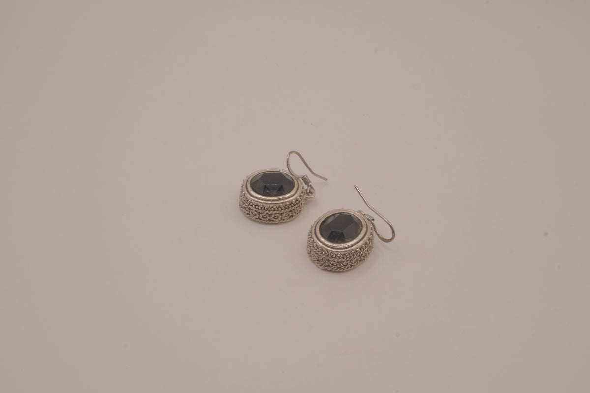 Silver tone Oval black stone earring