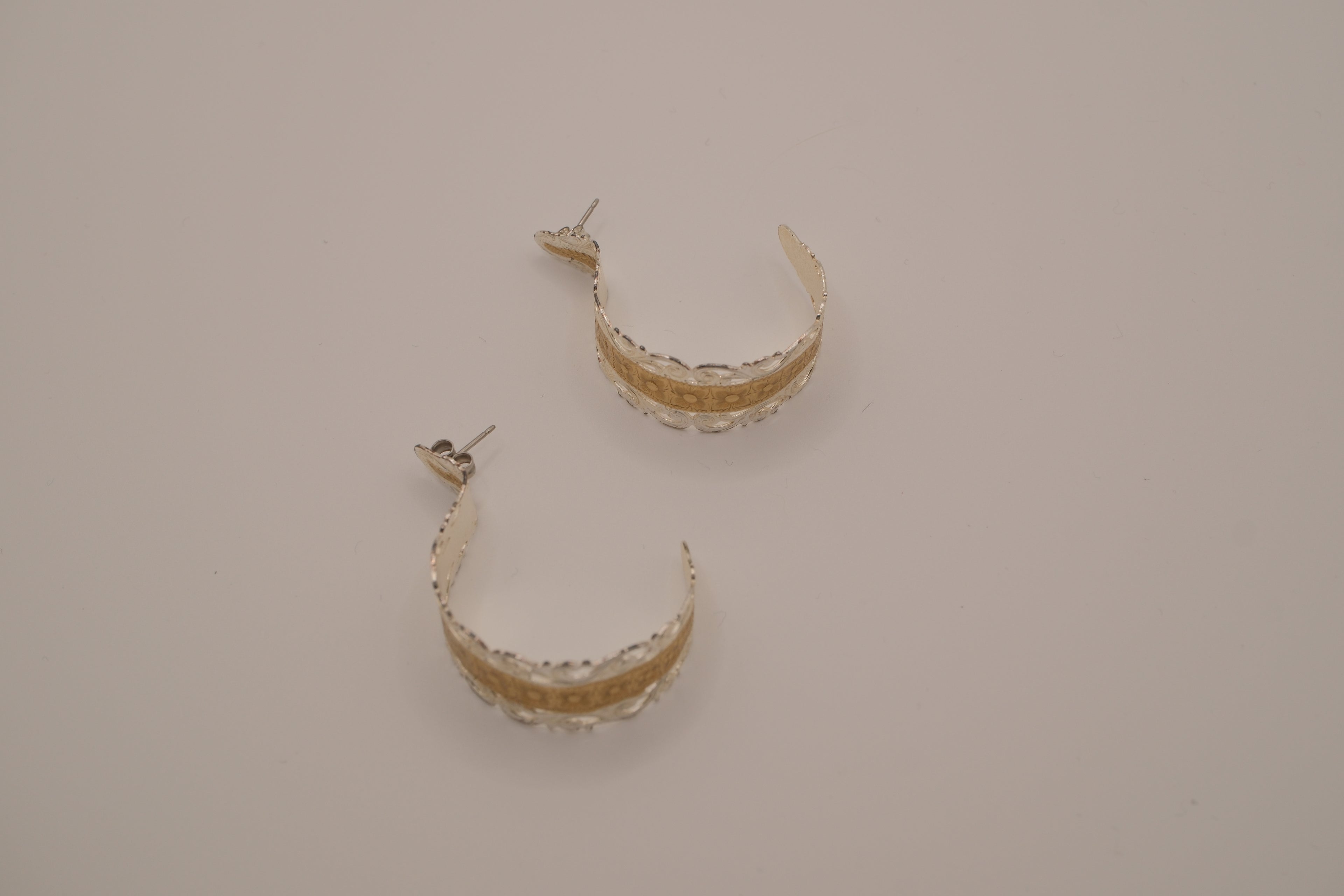 Two-tone filigree open hoop earrings