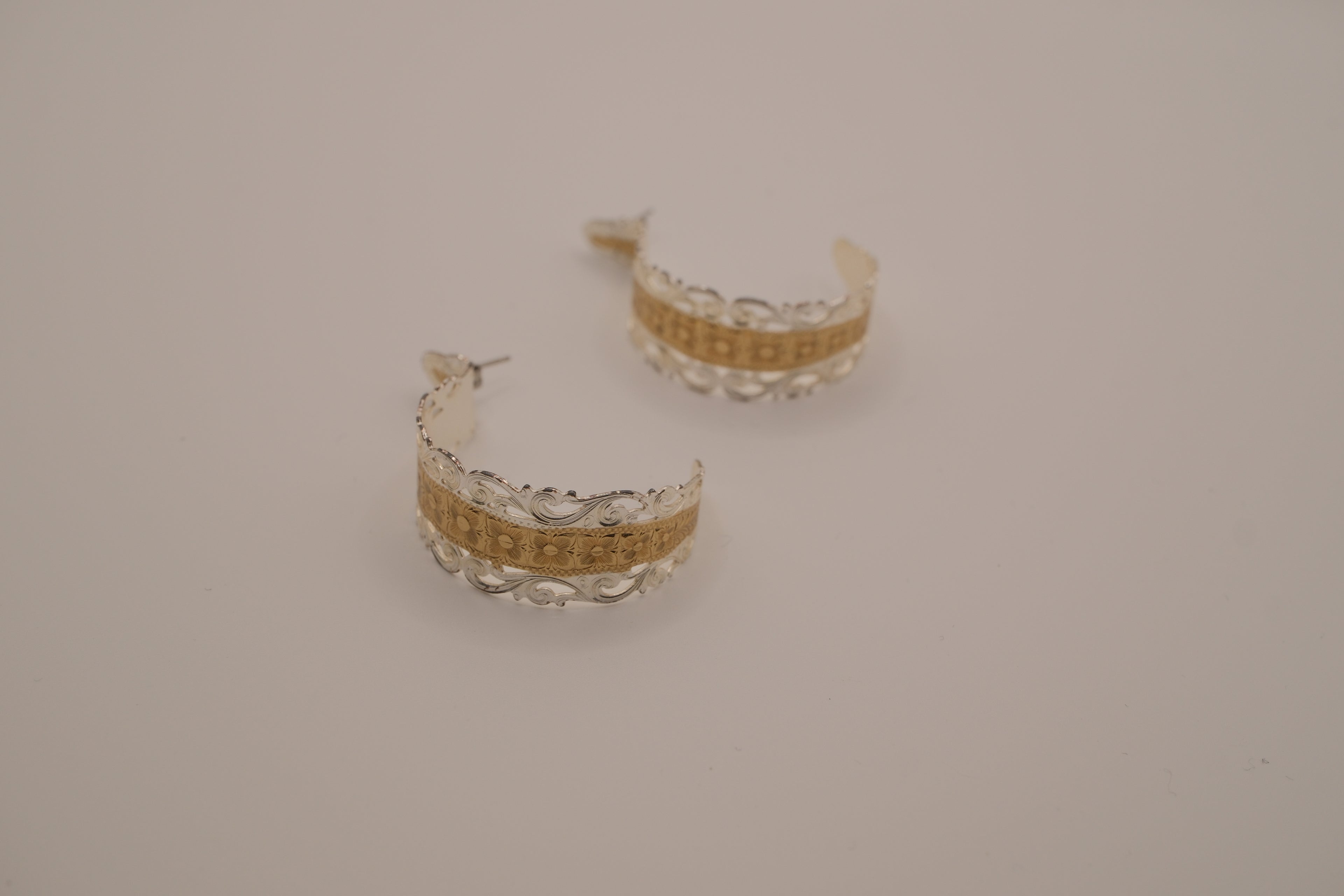 Two-tone filigree open hoop earrings