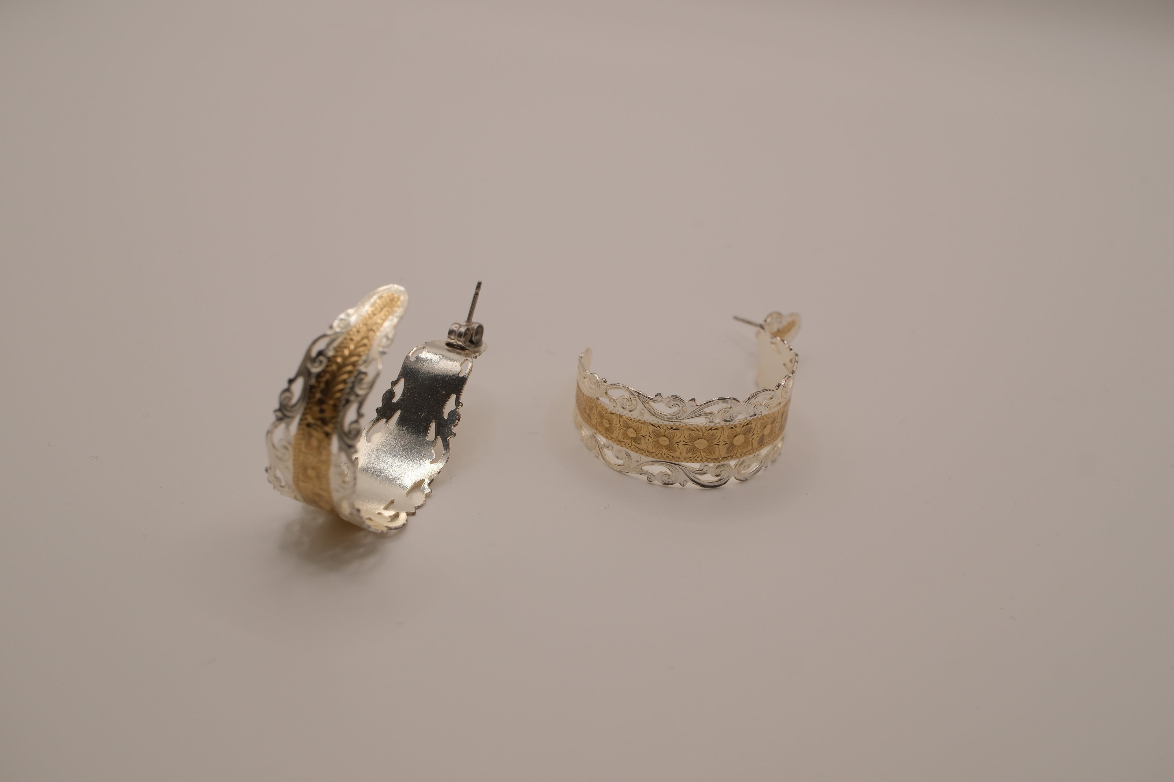 Two-tone filigree open hoop earrings