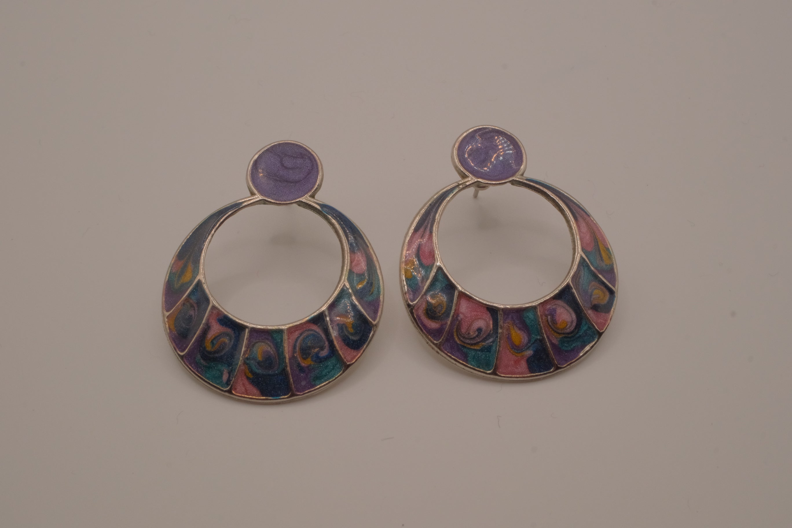 Cloisonné swirl design hoop drop earring