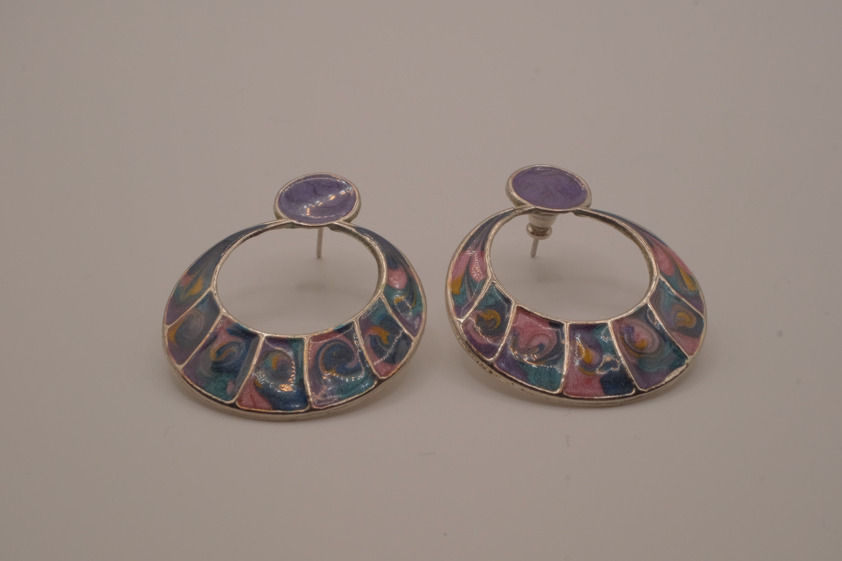 Cloisonné swirl design hoop drop earring