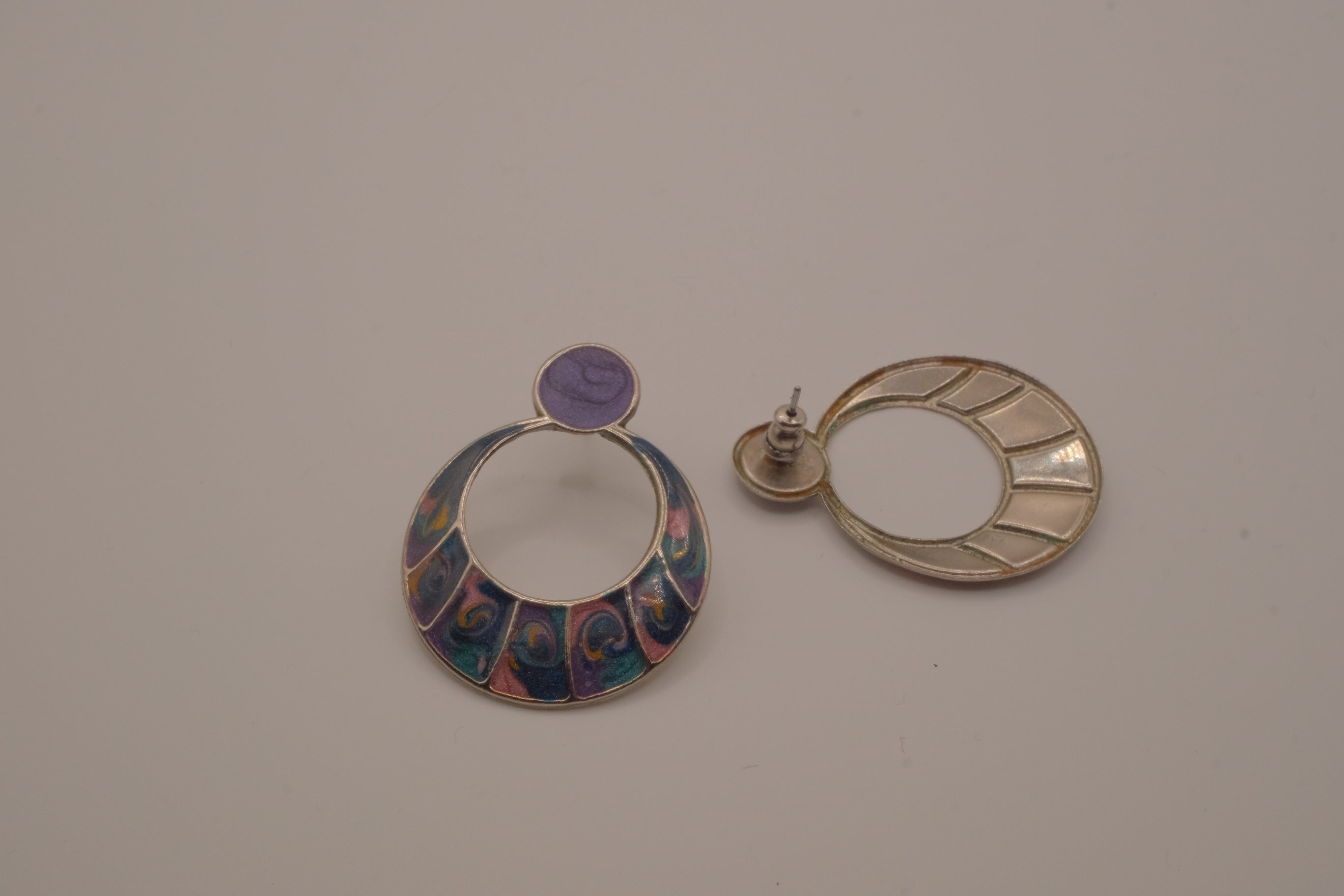 Cloisonné swirl design hoop drop earring