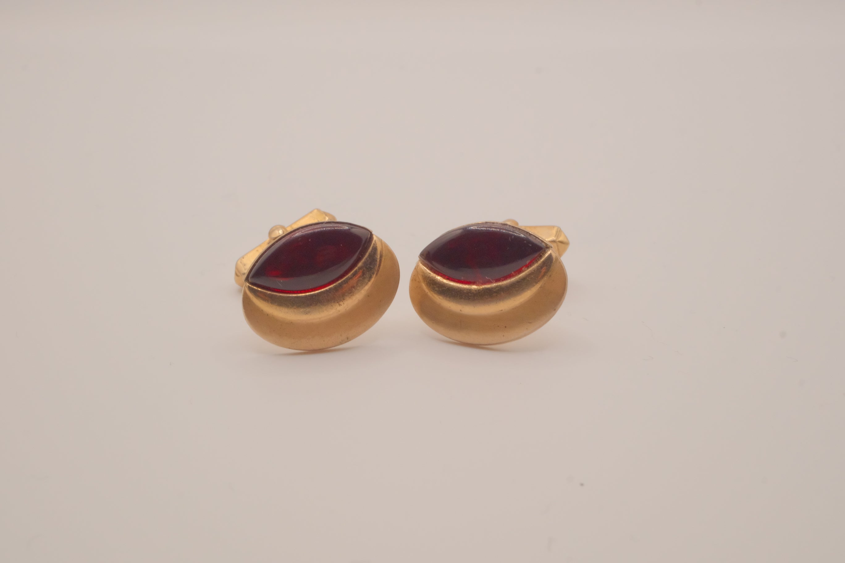 Vintage mid-century cufflink from Swank