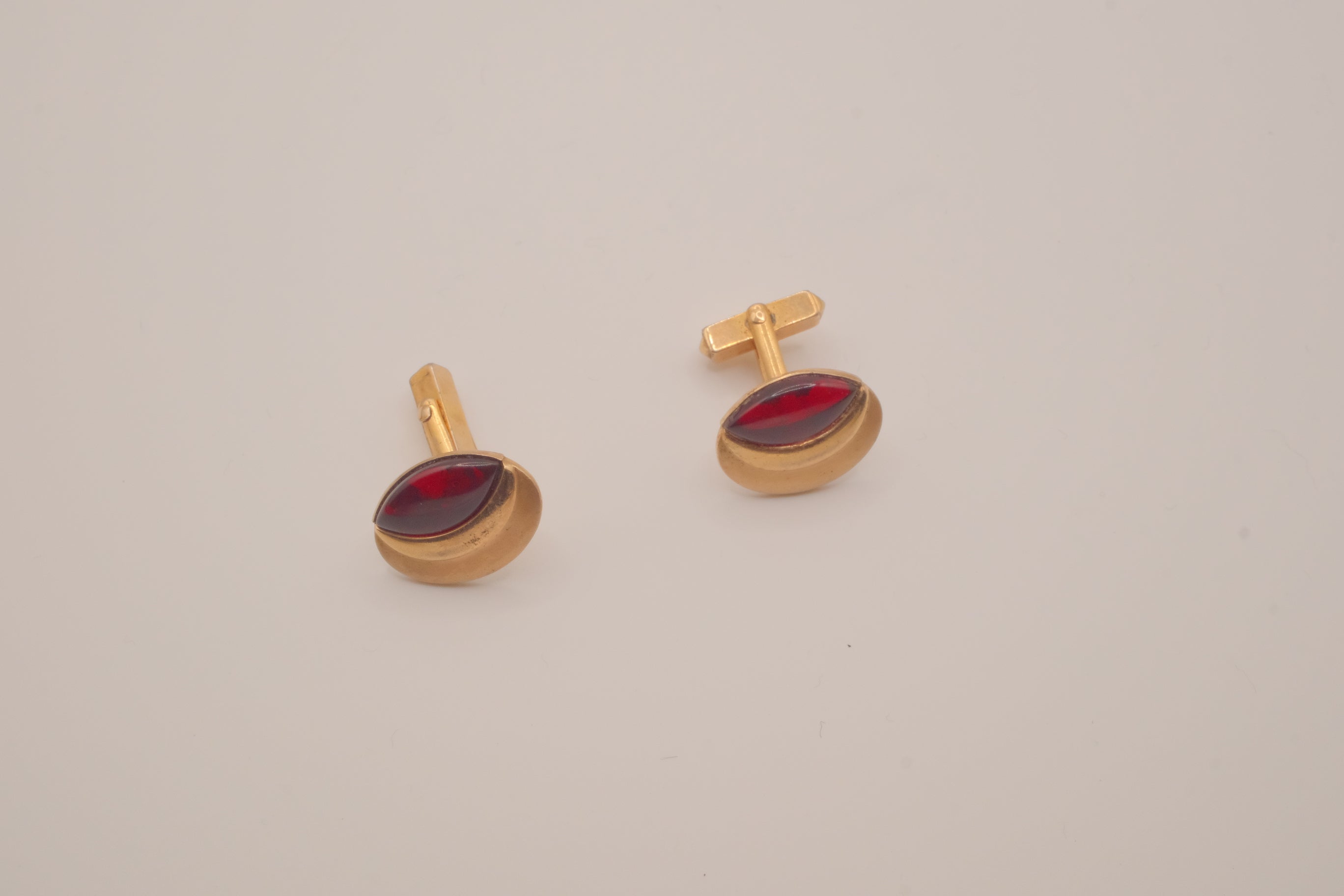 Vintage mid-century cufflink from Swank