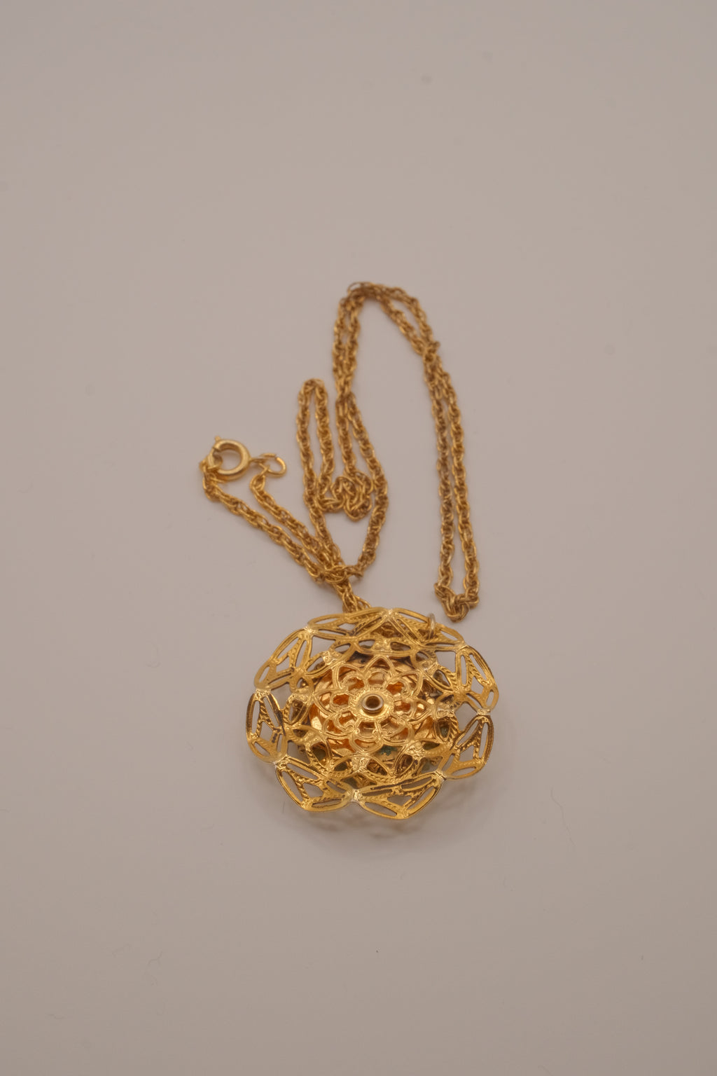 1970s vintage jade chip pendant necklace