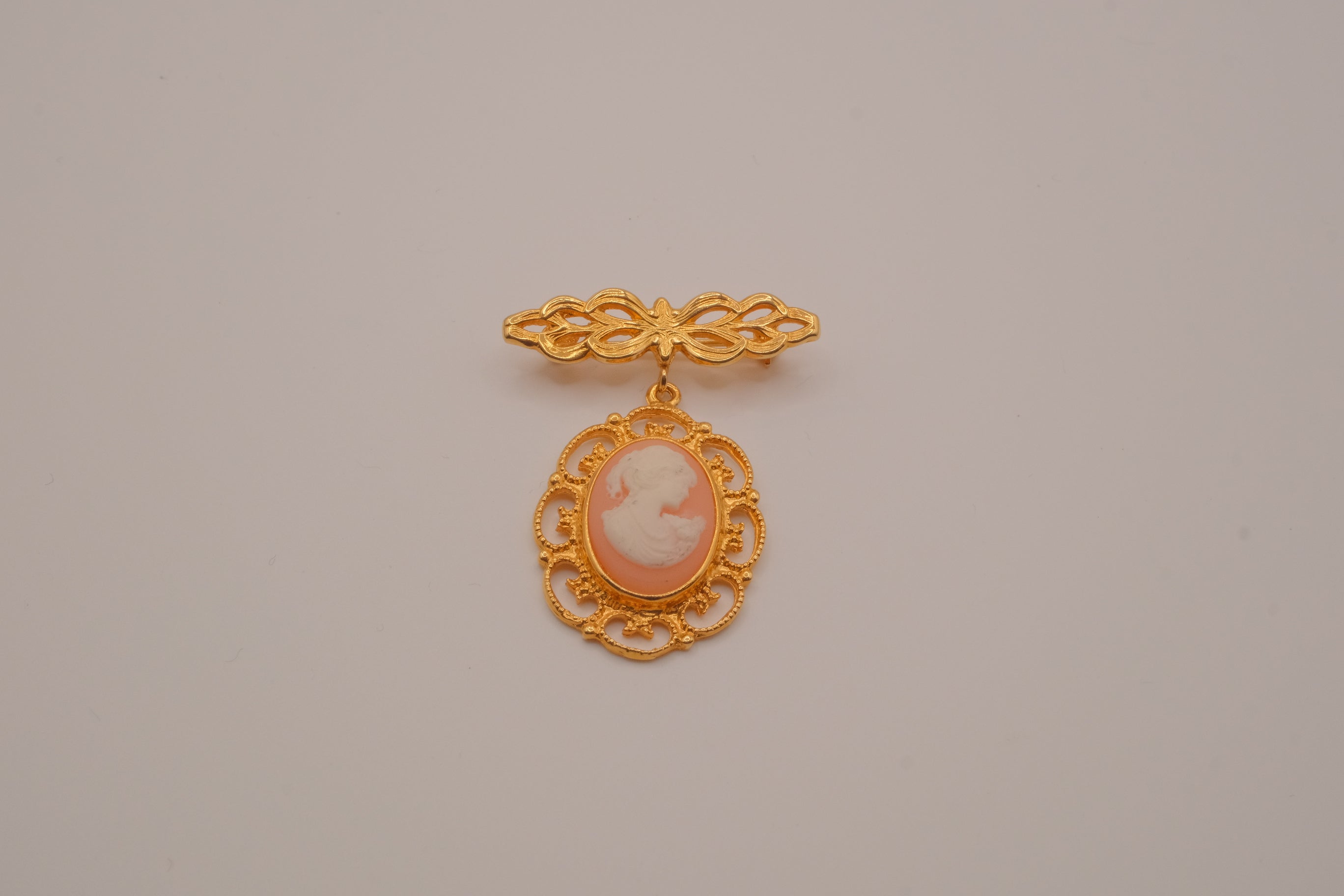Vintage Cameo dangle brooch&nbsp;