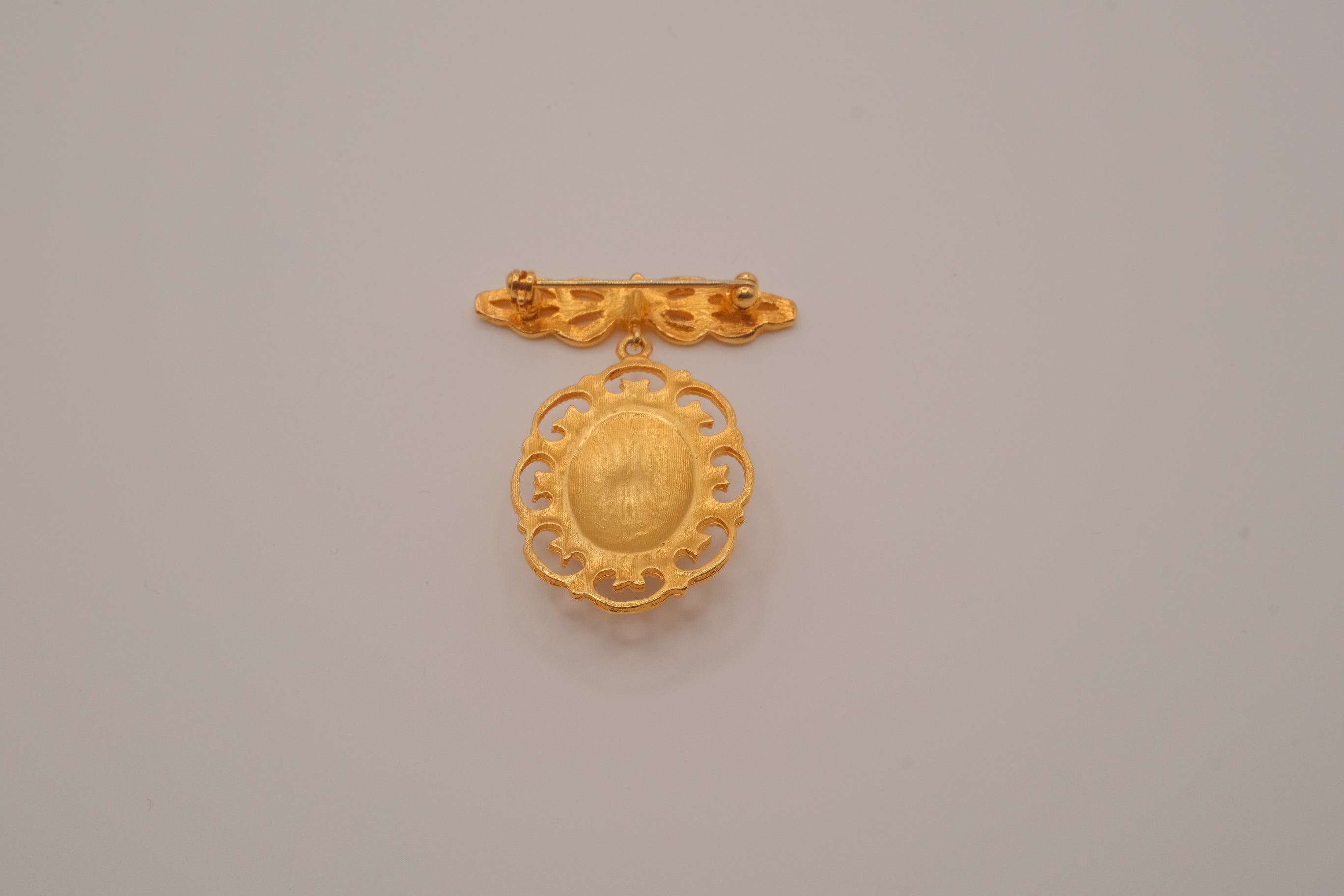 Vintage Cameo dangle brooch&nbsp;