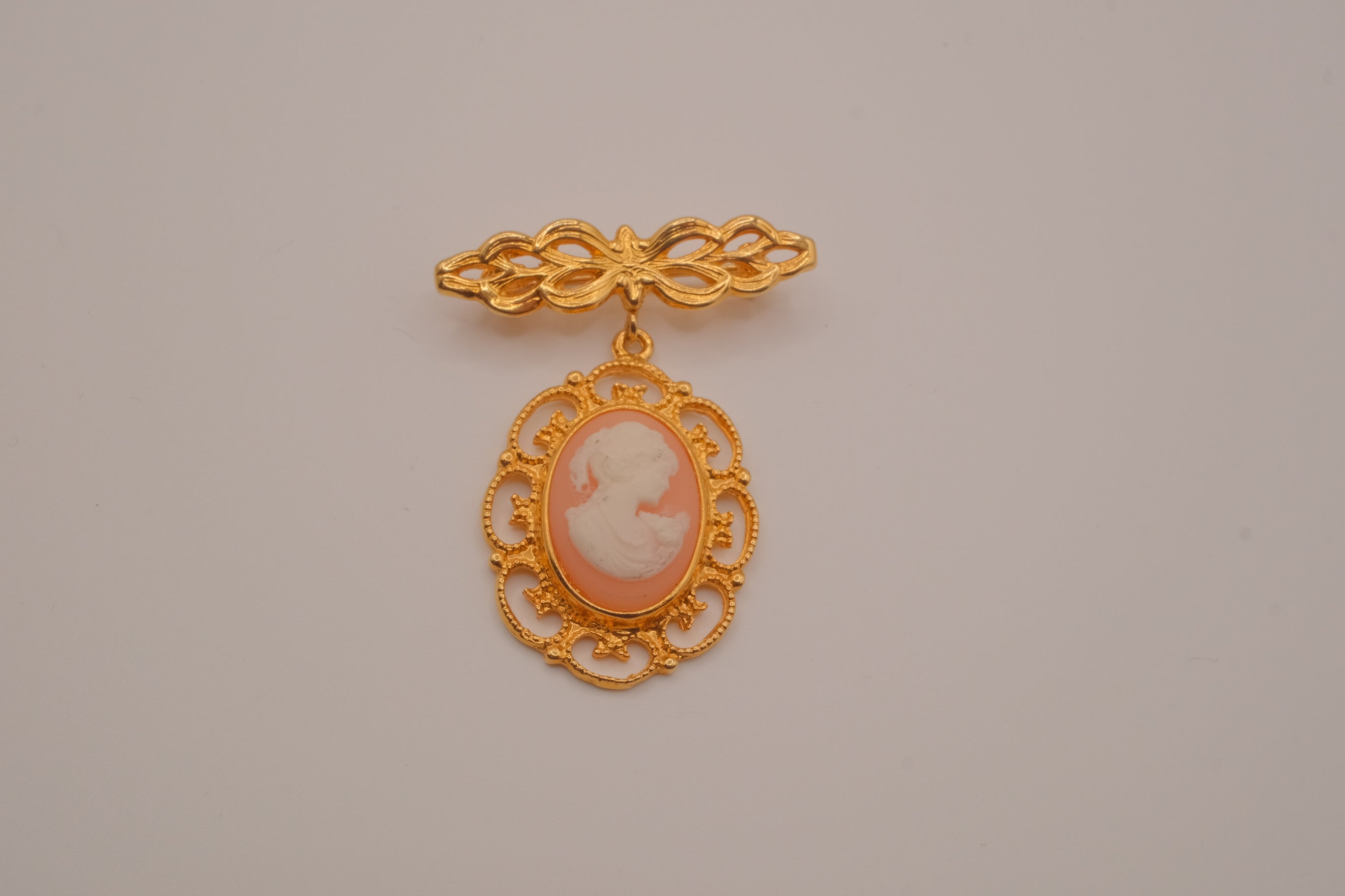 Vintage Cameo dangle brooch&nbsp;