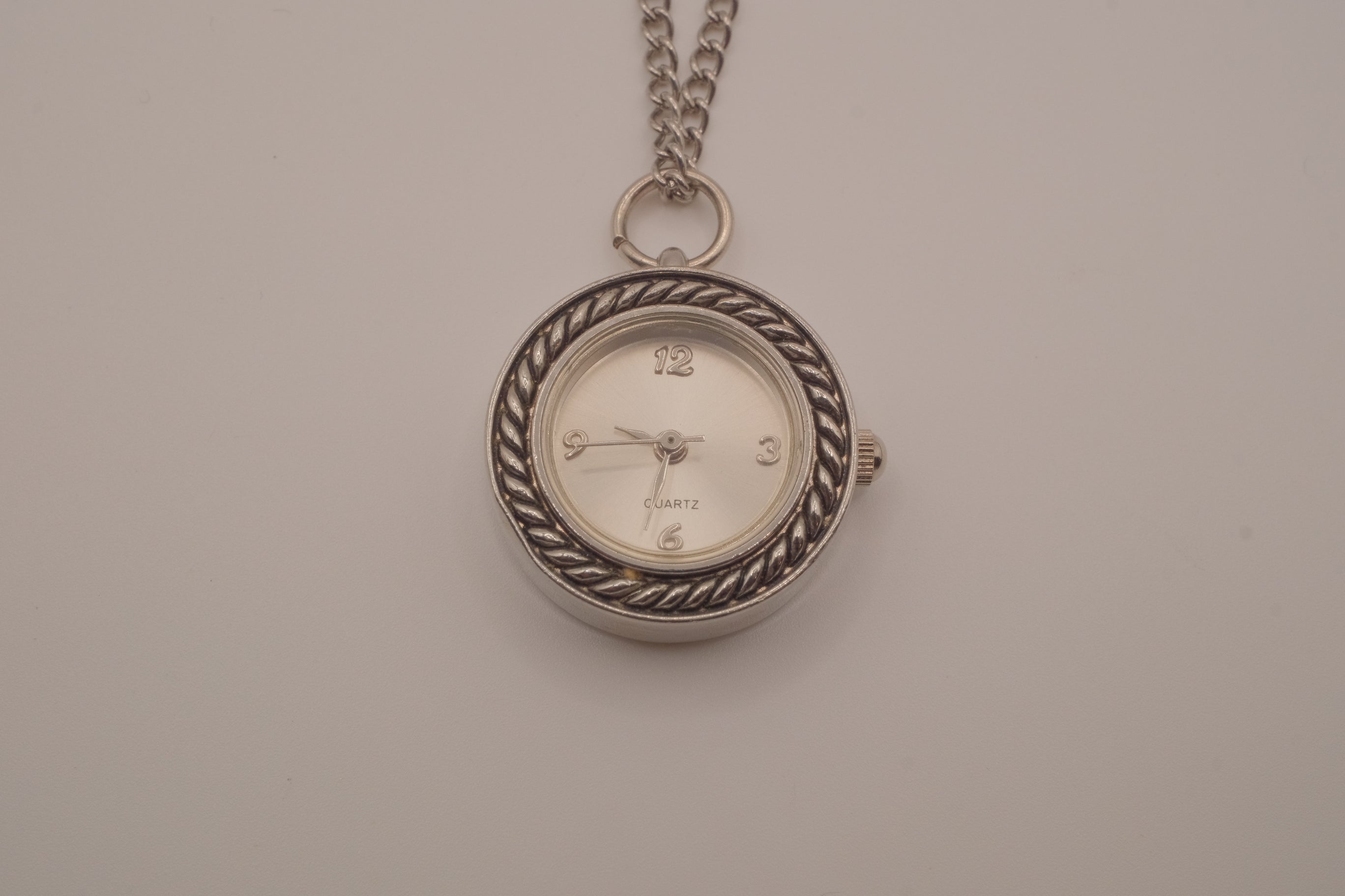 Round quartz pendant watch necklace