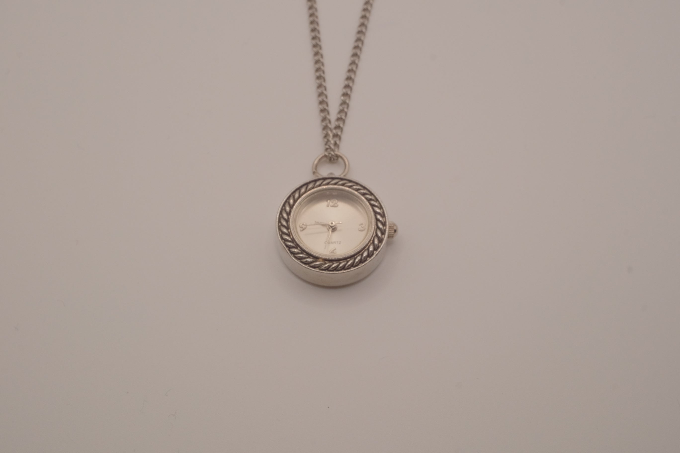Round quartz pendant watch necklace