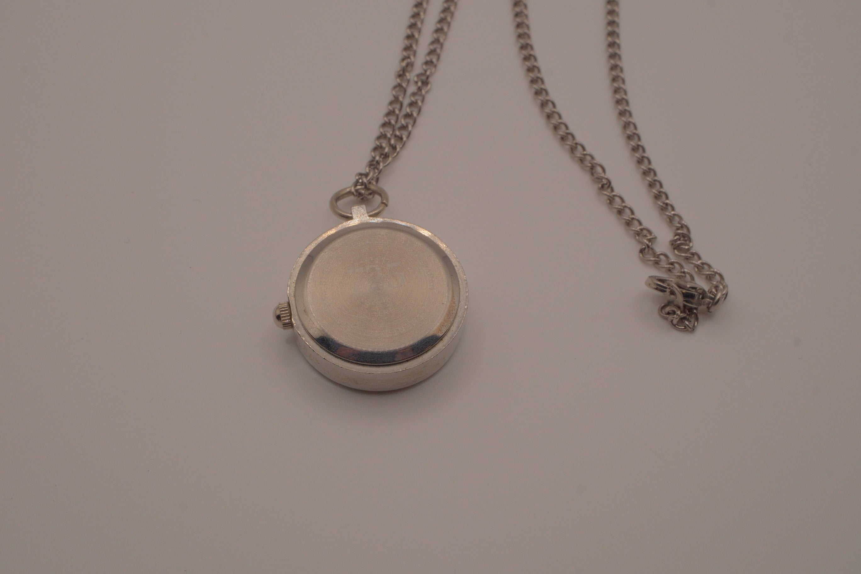 Round quartz pendant watch necklace
